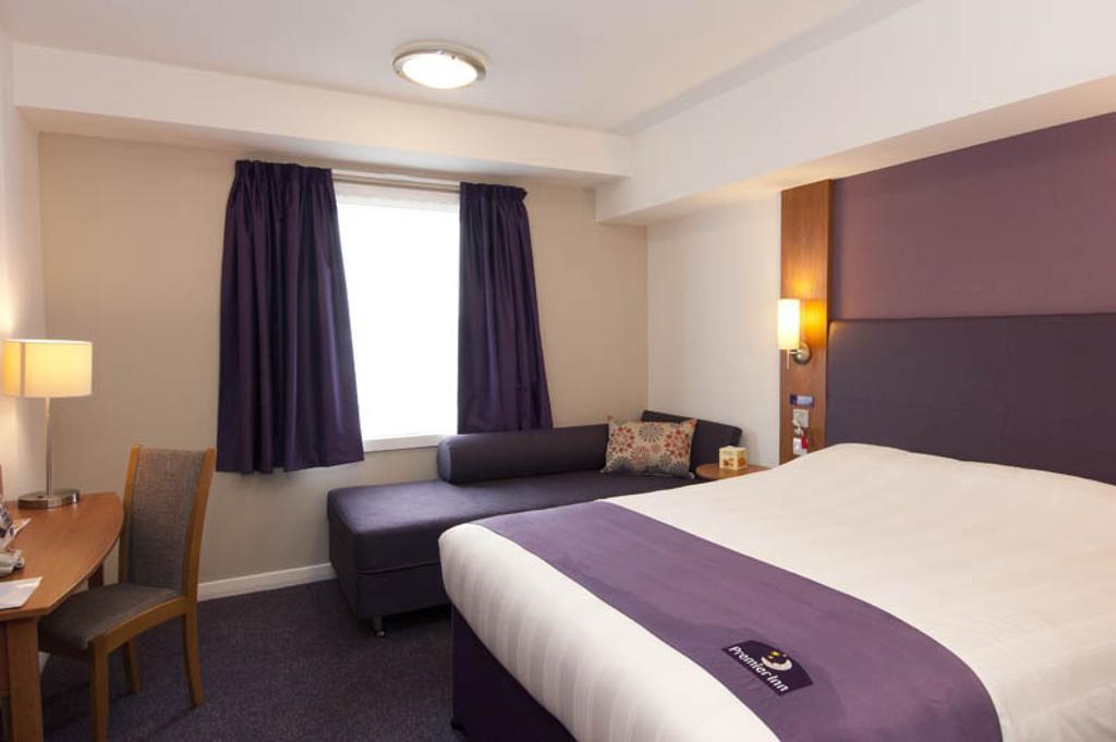 Premier Inn Edinburgh Central Exteriör bild