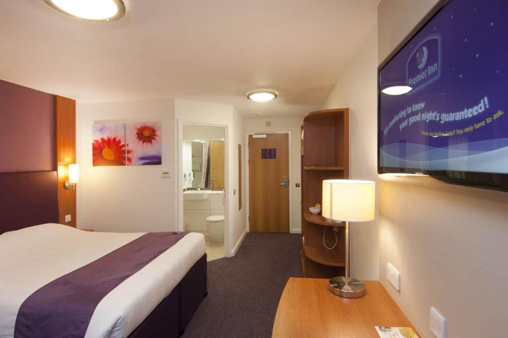 Premier Inn Edinburgh Central Exteriör bild