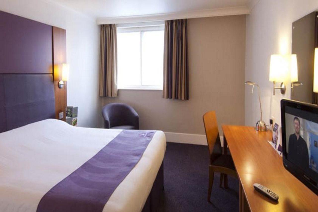 Premier Inn Edinburgh Central Exteriör bild